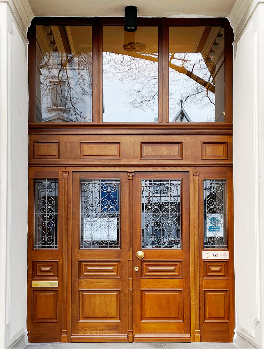 Denkmalschutz - PaX Classic Haustür mit Fenster und Gitterschutz