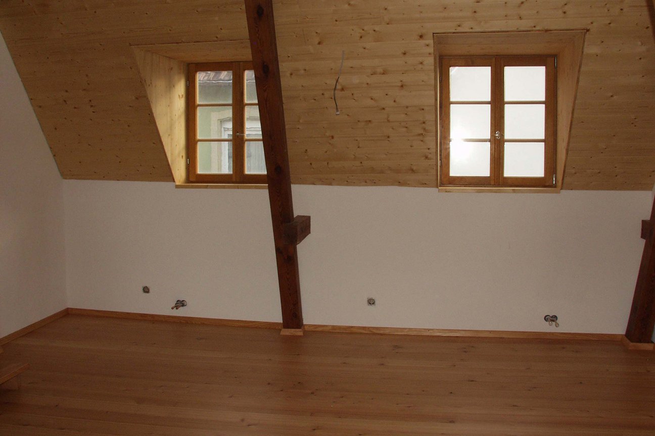 Dachobergeschoss - Sanierung der Fenstergiebel und Giebelfenster nach Denkmalschutzauflagen.