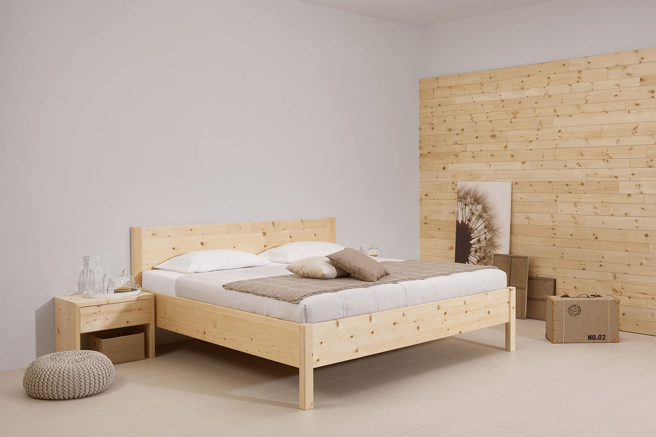 Gadeerform Garderobe Natura Bett in Zirbenholz